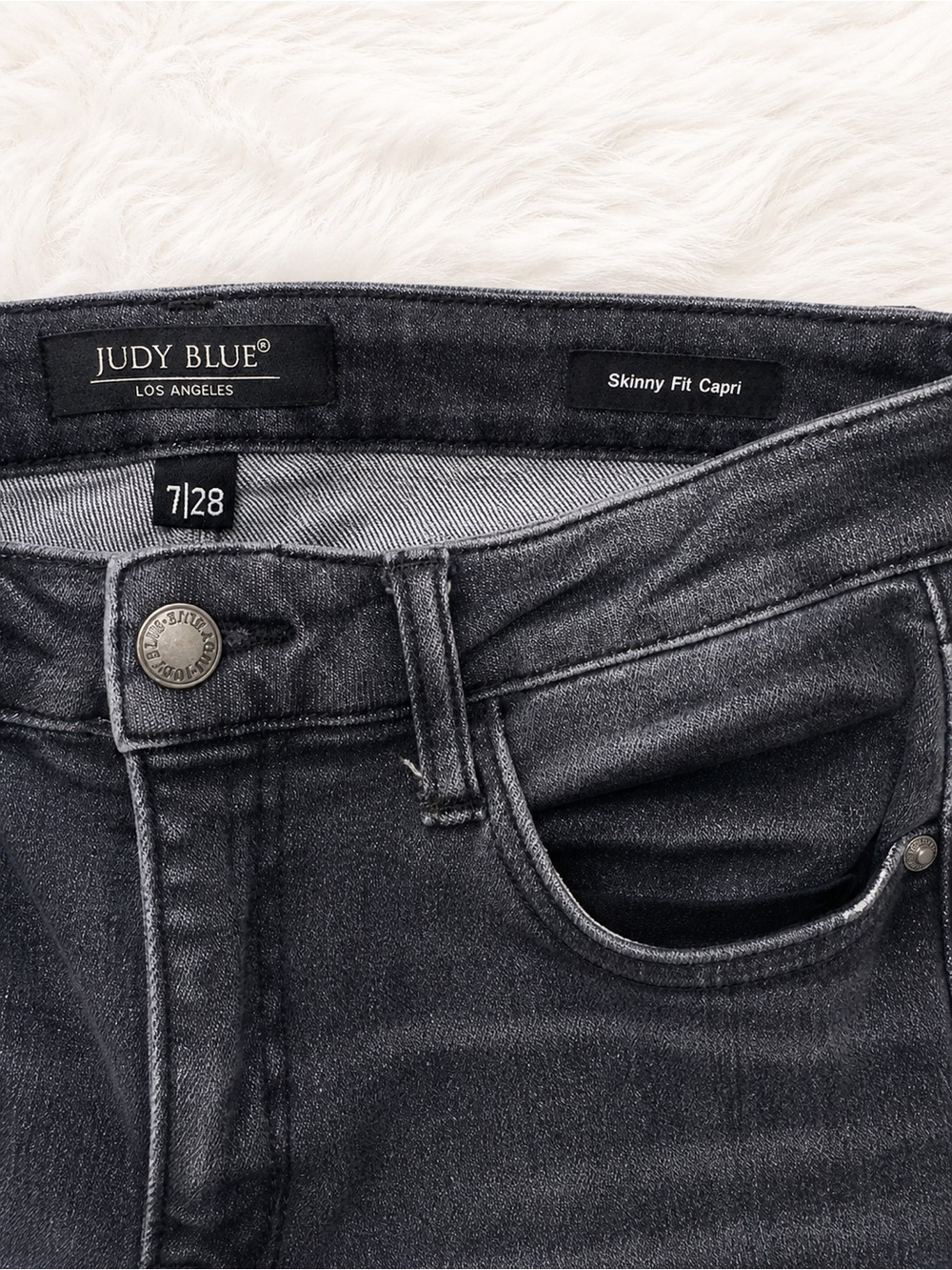 Judy Blue Black Gray Skinny Capri Jeans 7/28 Distressed Stretch Denim Trendy - Picture 2 of 3